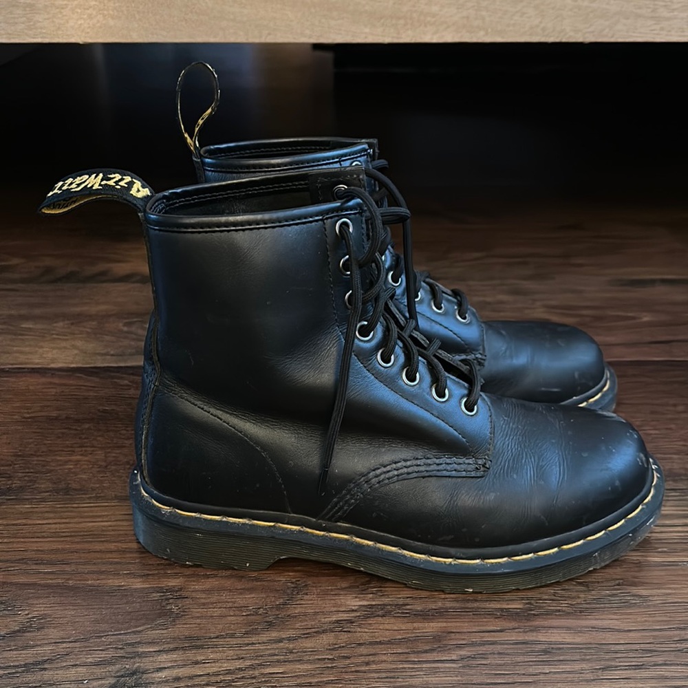 Dr Marten's black leather combat boots size 9 women's
